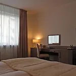Gromada Arka Lux فندق كوزتسالين